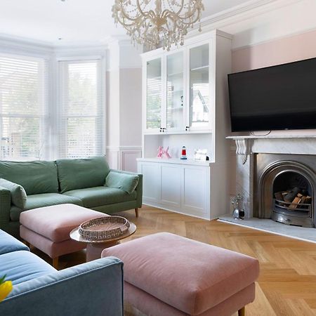 Dream House London With Gym, Cinema And Housekeeper Villa Ealing Exteriör bild