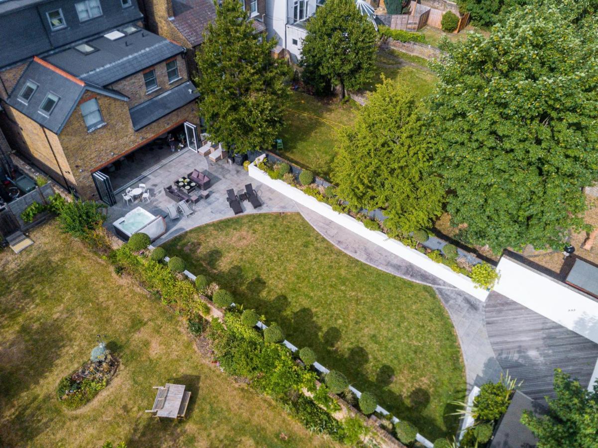 Dream House London With Gym, Cinema And Housekeeper Villa Ealing Exteriör bild