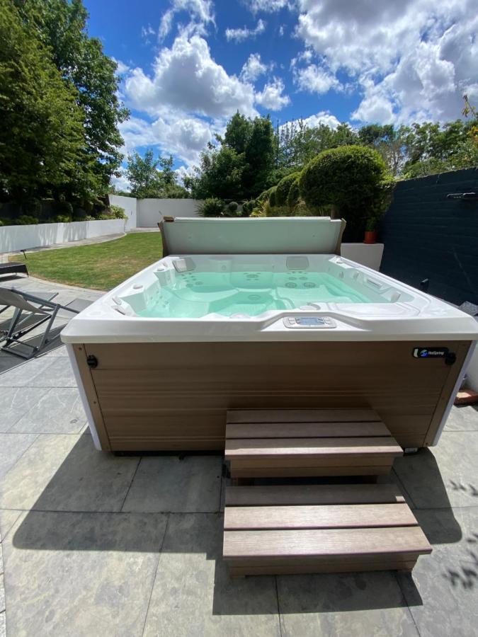 Dream House London With Gym, Cinema And Housekeeper Villa Ealing Exteriör bild