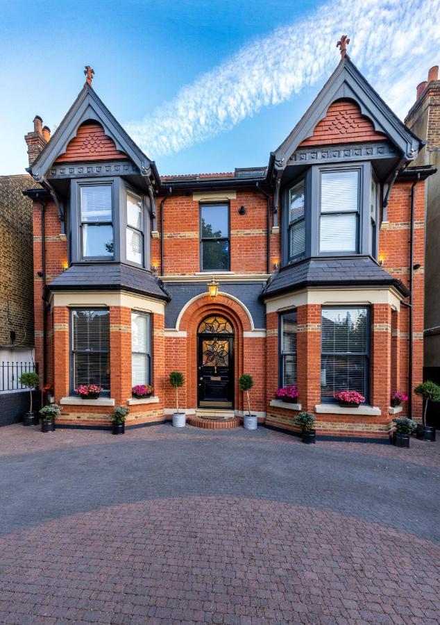 Dream House London With Gym, Cinema And Housekeeper Villa Ealing Exteriör bild