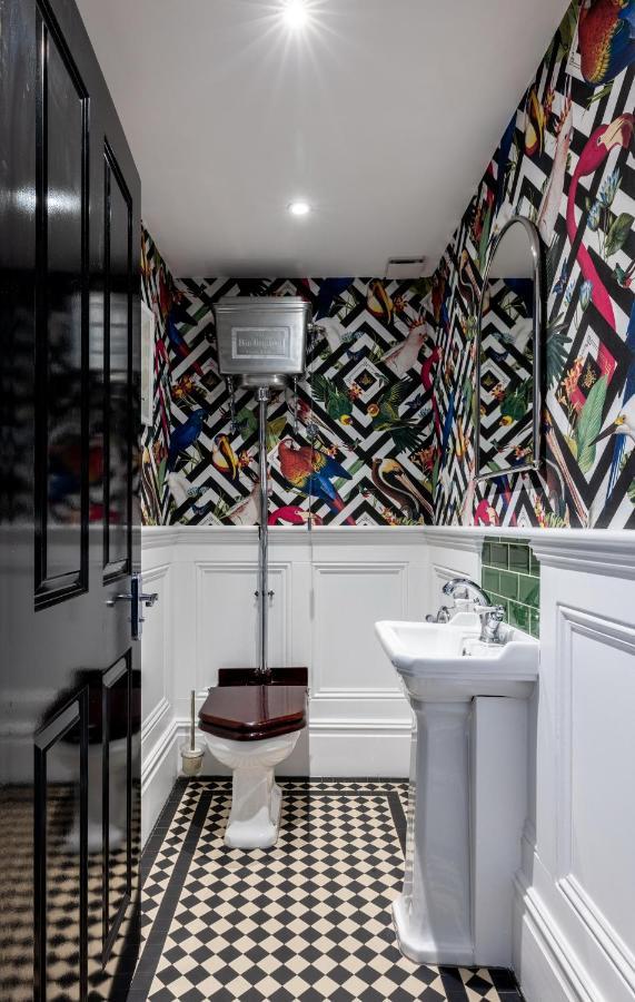 Dream House London With Gym, Cinema And Housekeeper Villa Ealing Exteriör bild
