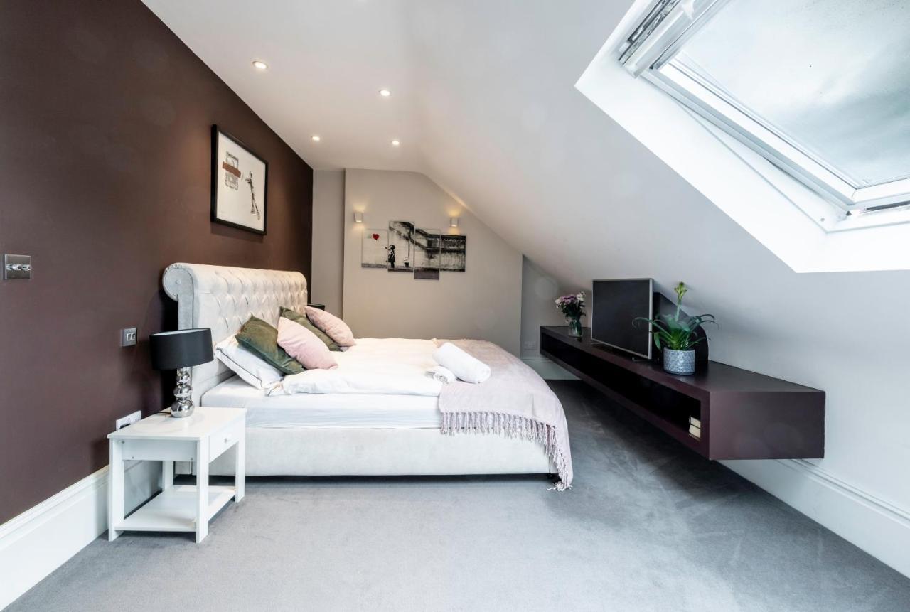 Dream House London With Gym, Cinema And Housekeeper Villa Ealing Exteriör bild