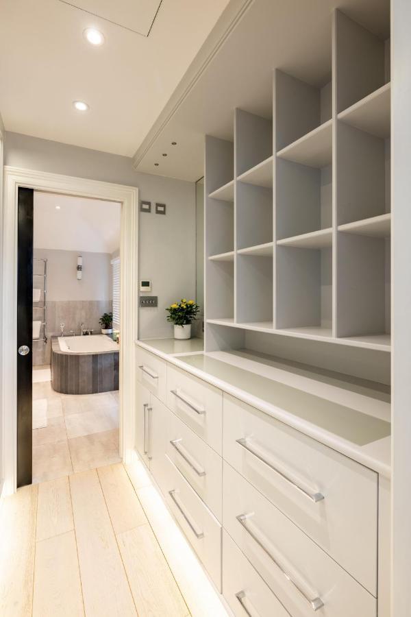 Dream House London With Gym, Cinema And Housekeeper Villa Ealing Exteriör bild