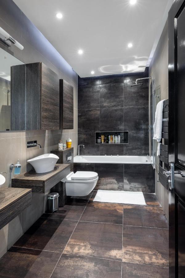 Dream House London With Gym, Cinema And Housekeeper Villa Ealing Exteriör bild