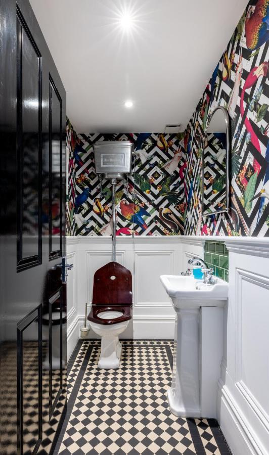 Dream House London With Gym, Cinema And Housekeeper Villa Ealing Exteriör bild