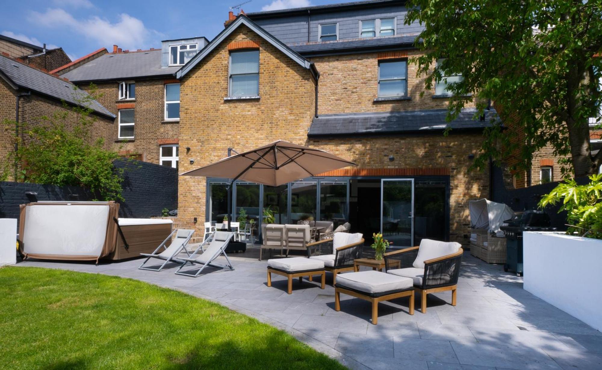Dream House London With Gym, Cinema And Housekeeper Villa Ealing Exteriör bild