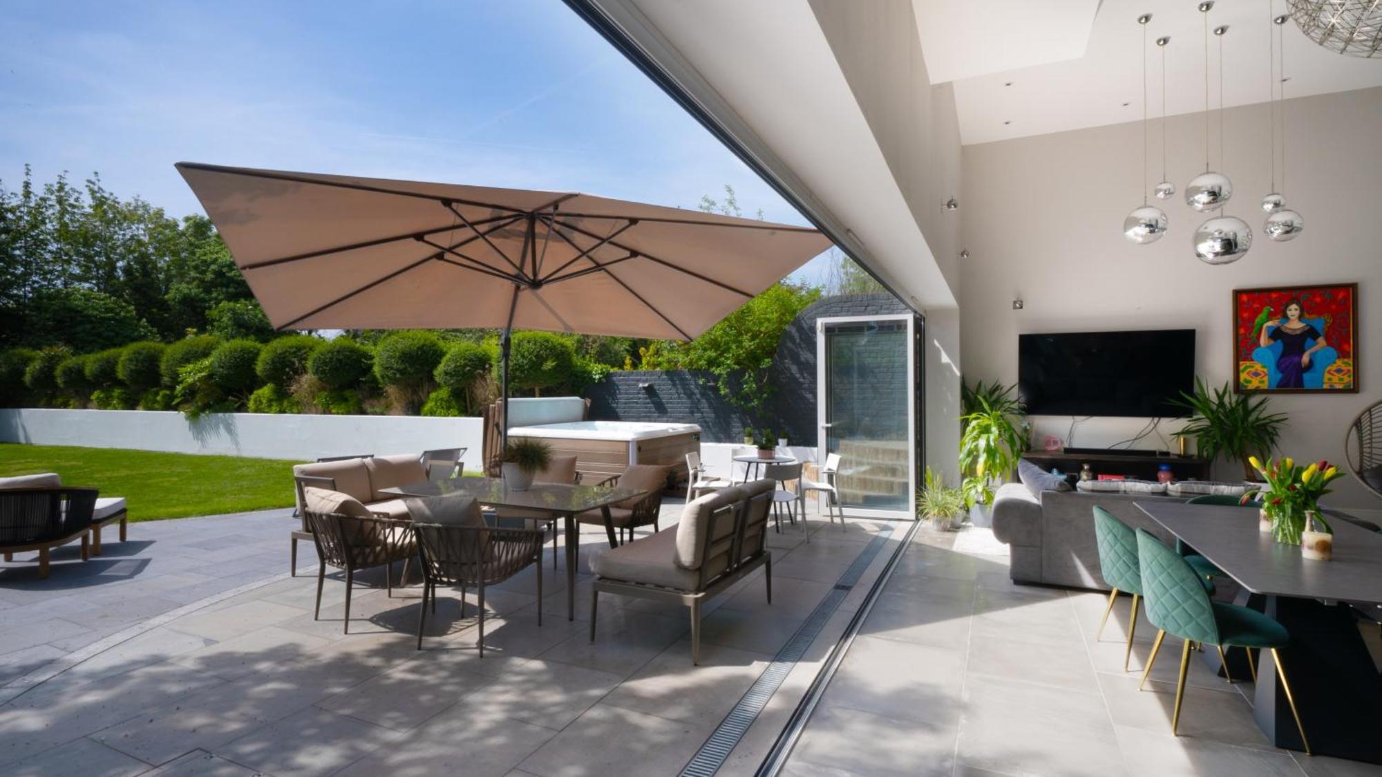 Dream House London With Gym, Cinema And Housekeeper Villa Ealing Exteriör bild