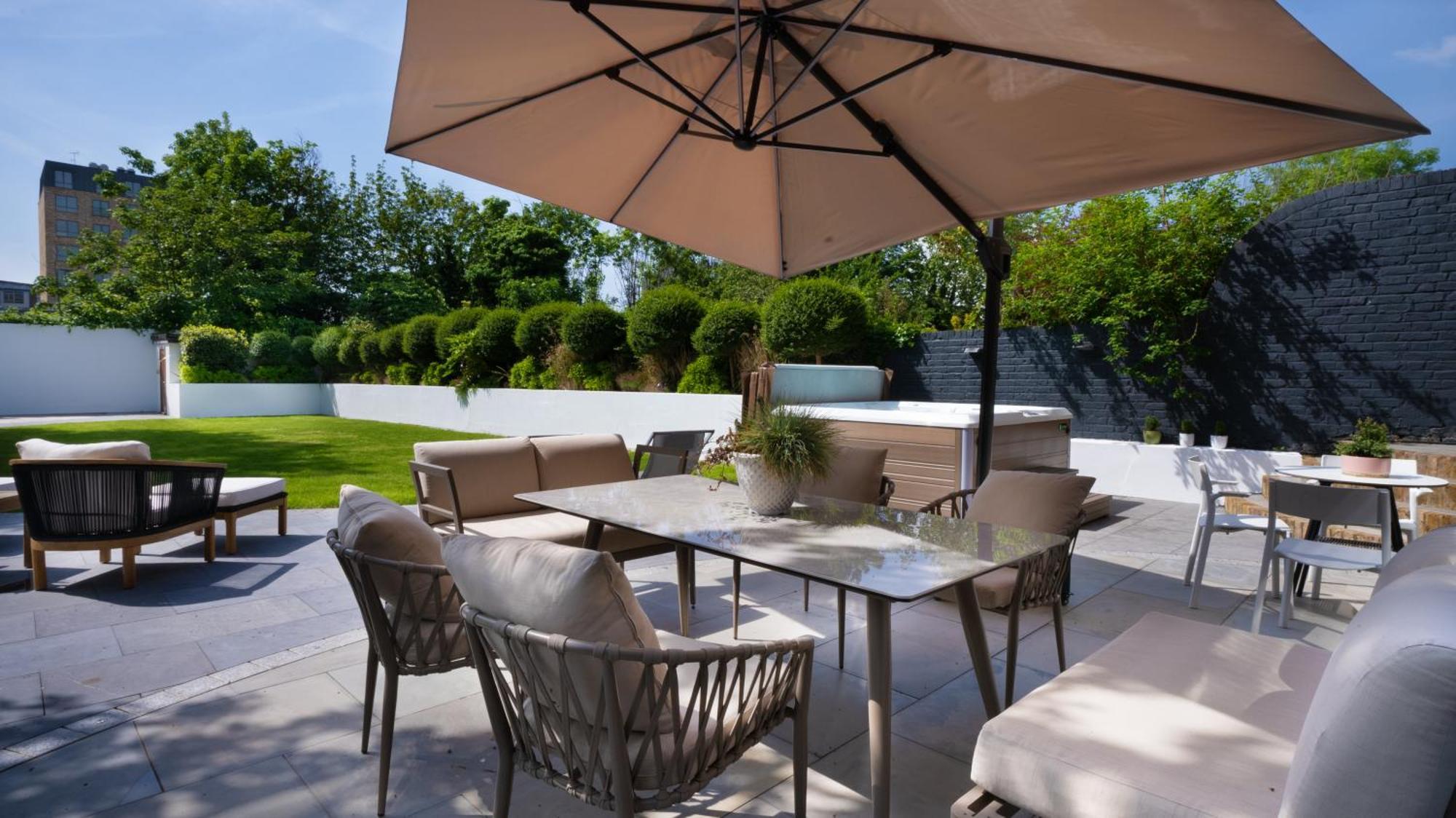 Dream House London With Gym, Cinema And Housekeeper Villa Ealing Exteriör bild